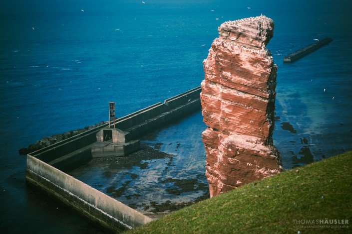 deutschland - Die Lange Anna ist eine 47 Meter hohe freistehende Felsnadel (Brandungspfeiler) im äußersten Nordwesten der deutschen Nordseeinsel Helgoland.