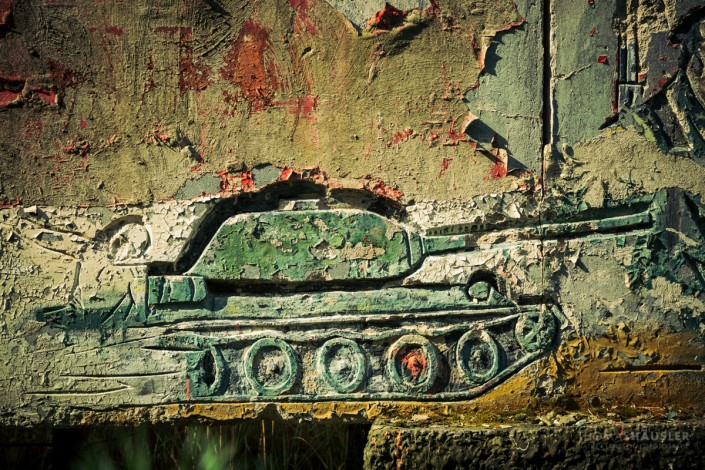 Lost Places - In Stein gehauener Panzer