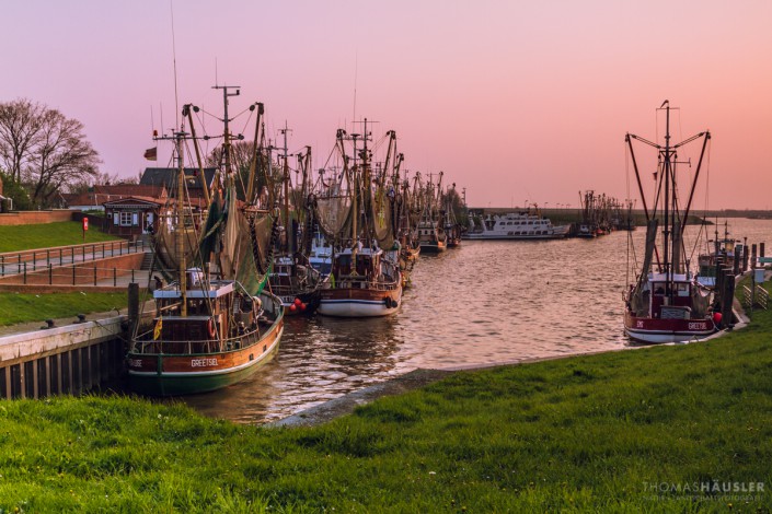 deutschland - Mit 25 Krabbenkuttern, die den romantischen Greetsieler Hafen regelmäßig ansteuern, ist hier die größte Kutterflotte Ostfrieslands zuhause.