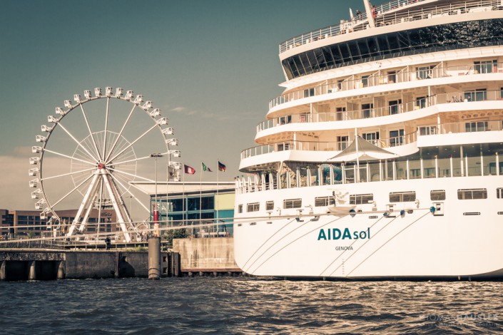 Stadtansichten - Aida sol am Cruise Center in der Hafencity